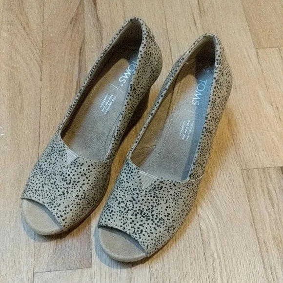 Toms Peep Toe Wedge Sandals, Size 6 - Picture 3 of 7